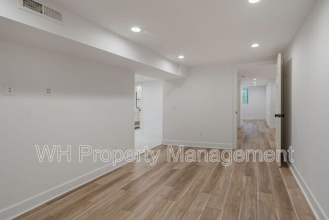 Building Photo - 541 Skyview Dr