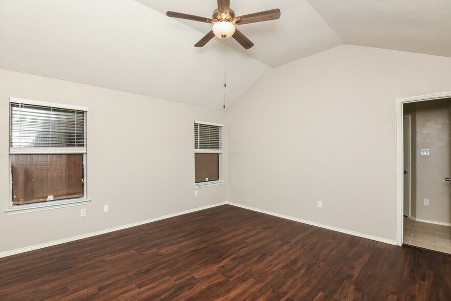 Building Photo - 629 Ozark Ave