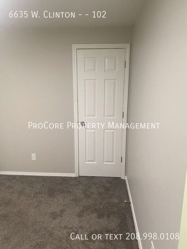 Building Photo - 6635 W Clinton Ln