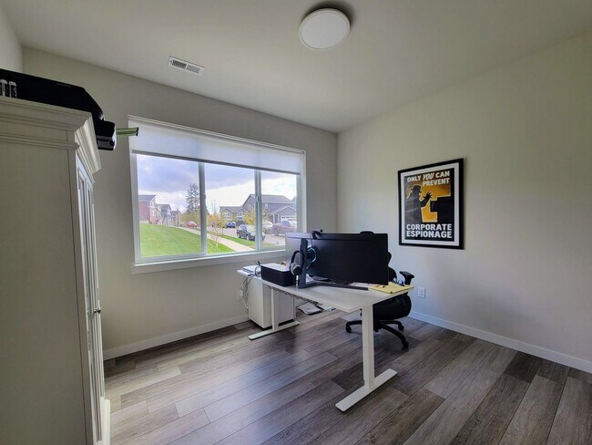 Building Photo - Bright, Spacious 4 bedroom in Pinnacle Peak