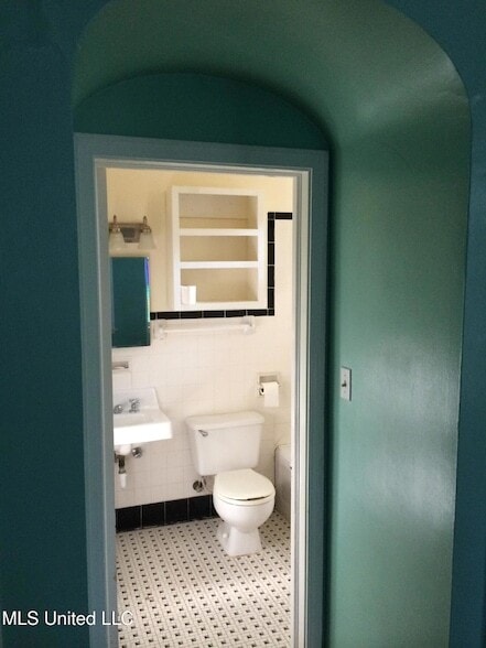 Building Photo - 4056 Redwing Ave