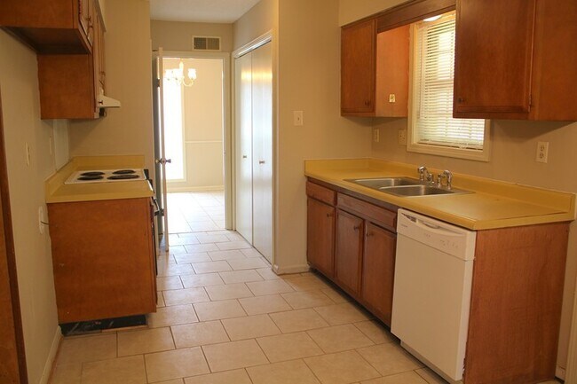 Building Photo - 3729 Village Oak Cove