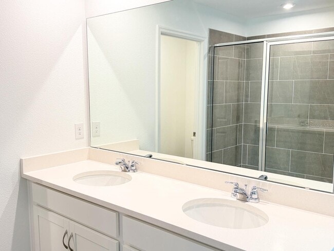 Building Photo - 1327 Normandy Dr