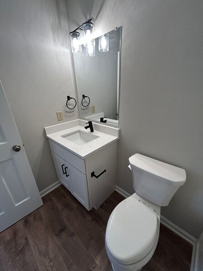 Building Photo - 6528 Thetford Ct