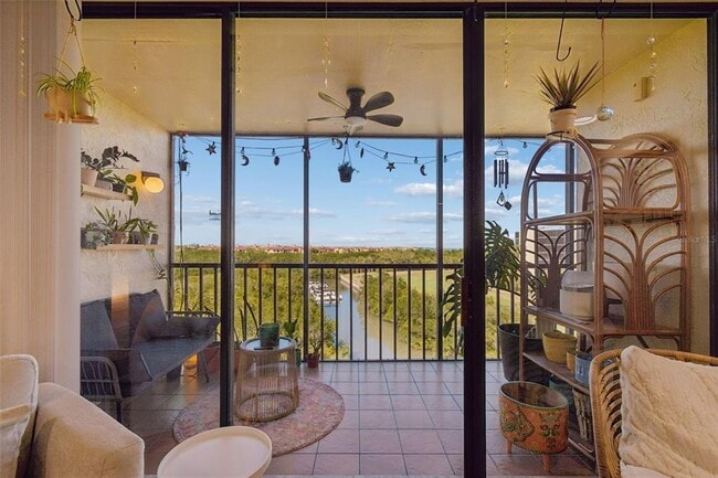 Building Photo - 900 Cove Cay Dr