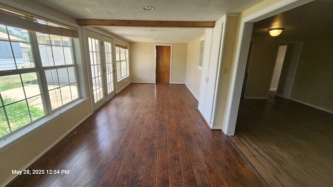 Building Photo - 406 4th St