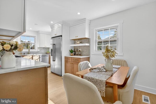 Building Photo - 8915 Sylvania St