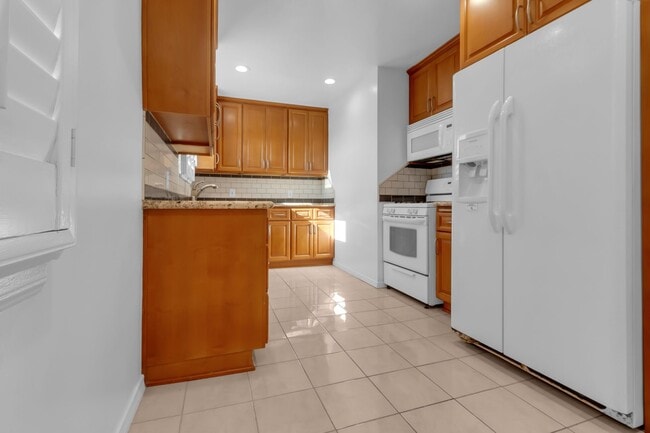 Building Photo - 1300 W 83rd Pl