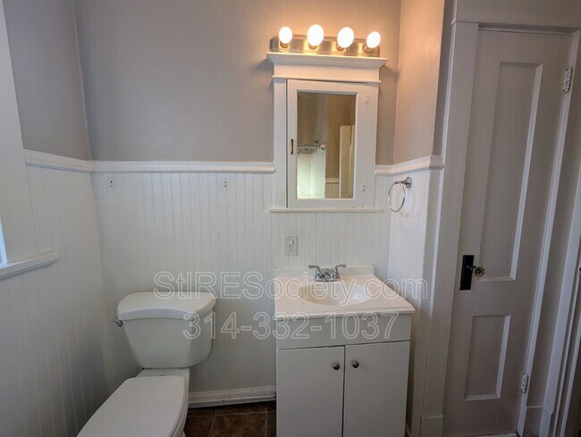 Building Photo - 4931 Magnolia Ave