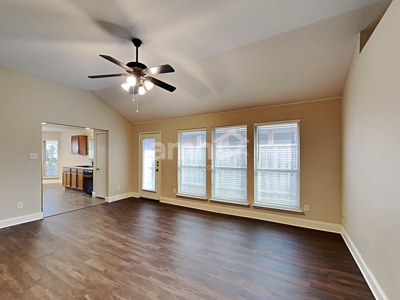 Building Photo - 1617 Kelly Ln