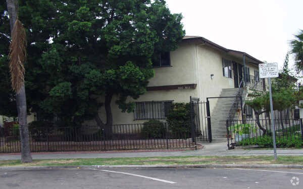 Building Photo - 3866-3872 41st St