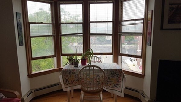 Building Photo - 438 Main St