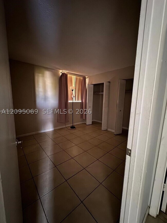 Building Photo - 10090 NW 80th Ct