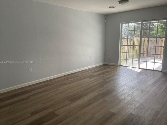 Building Photo - 582 SW 2nd Pl