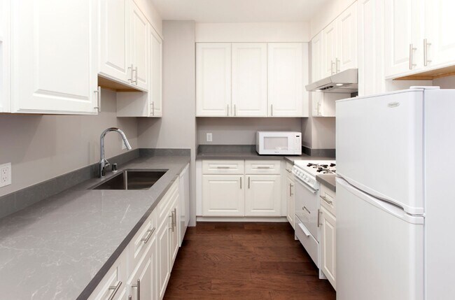 Building Photo - Lower Haight: Recently Renovated Studio w/...