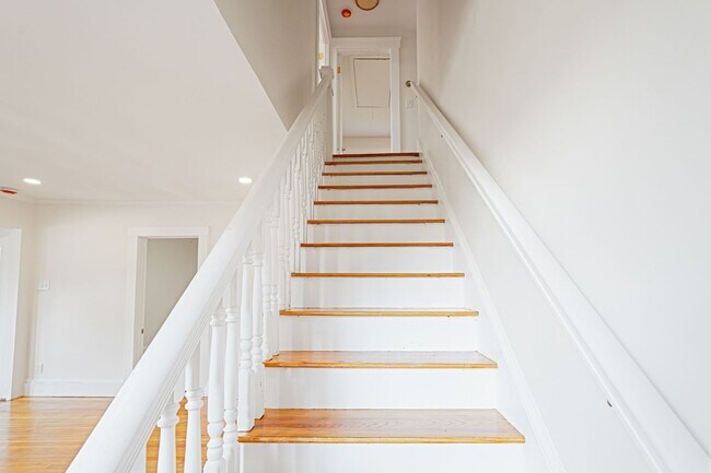 Building Photo - 4BR Home in Hopkinton MA | Rent or Rent-to-Own Option