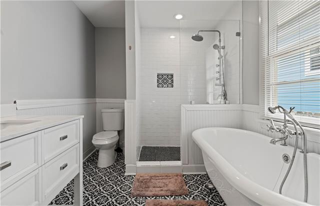 Building Photo - 906 Flood St