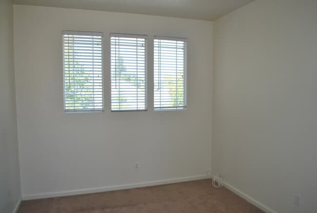 Building Photo - 7956 Robinson Dr