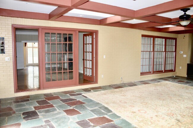 Building Photo - 2600 E Doublegate Dr