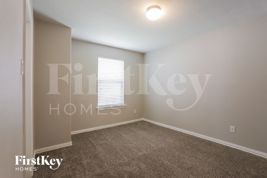 Building Photo - 28911 Hidden Lake Ct