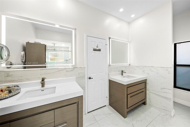 Building Photo - 9420 NW 18th Pl
