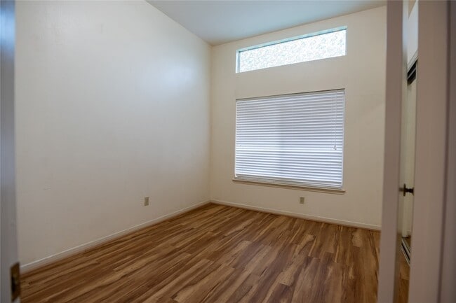 Building Photo - 46 N Rushwing Cir