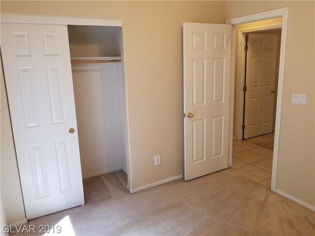 Building Photo - **$350 OFF 1ST MONTH RENT** Centennial Hil...