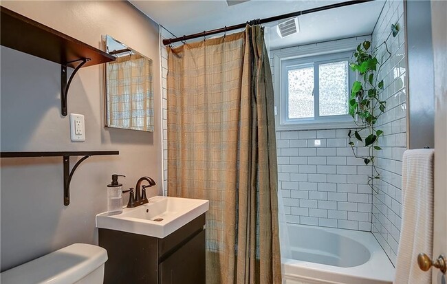 Building Photo - 1168 Bolling Ave