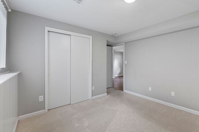 Building Photo - Students Welcome! Spacious 5 Bedroom Home in West Fort Collins