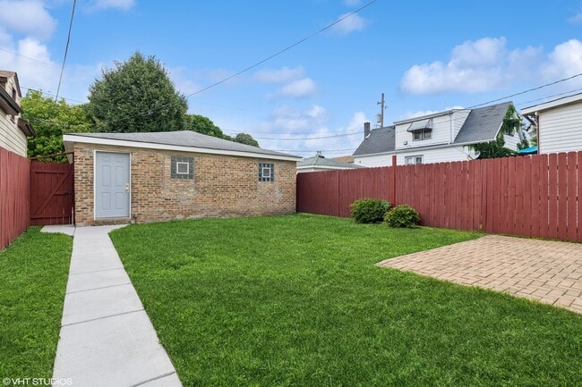 Building Photo - 5104 N Austin Ave