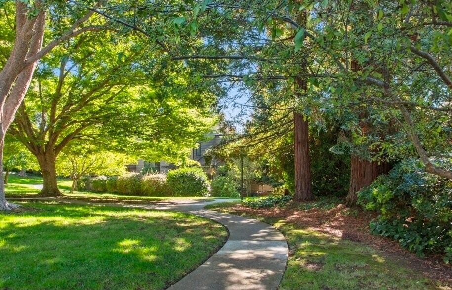 Building Photo - 1935 Everidge Ct