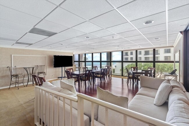 Building Photo - 3115 S Ocean Blvd