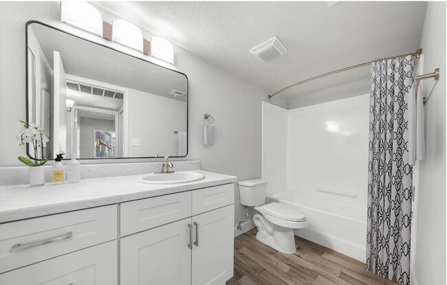 Building Photo - 2025 W Indian School Rd