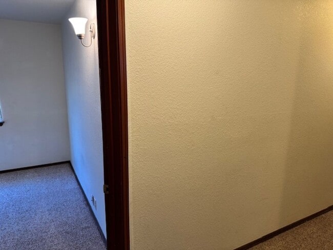 Building Photo - Arroyo Manor 3 Bedroom- with bonus room and 2 car garage!