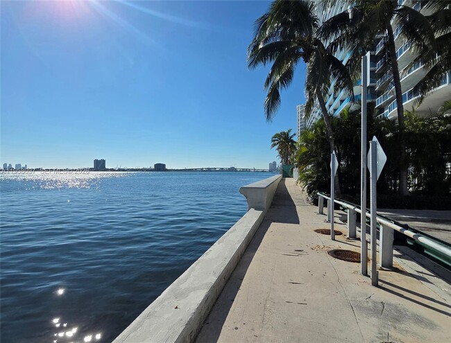 Building Photo - 471 NE 25th St