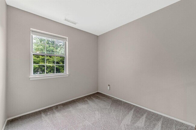Building Photo - 908 Sara Cir