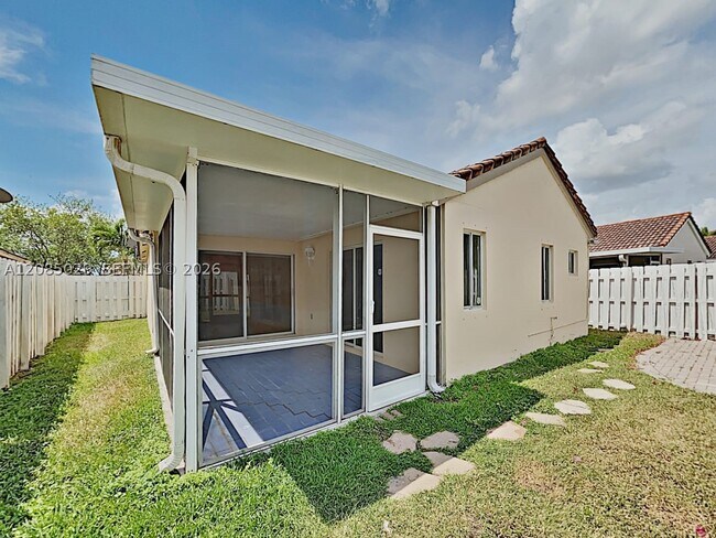Building Photo - 1380 Presidio Dr