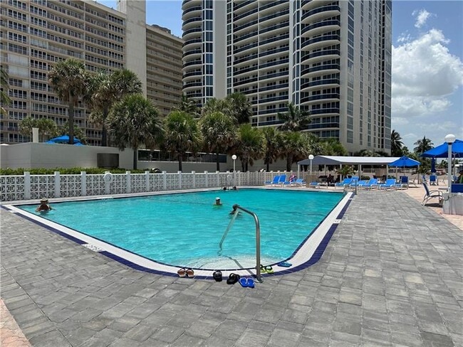 Building Photo - 4250 Galt Ocean Dr