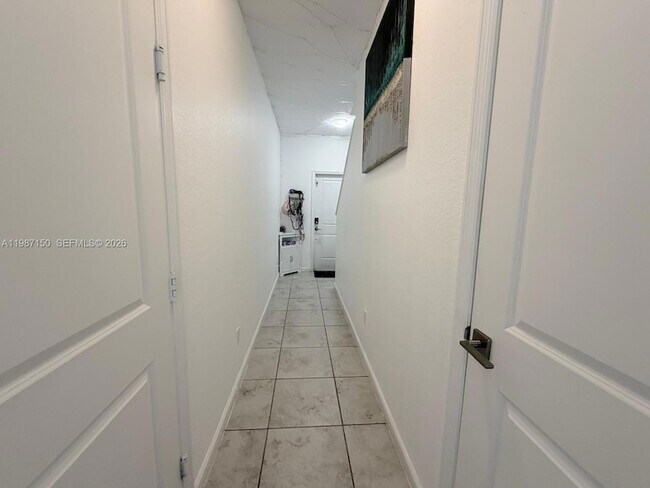 Building Photo - 4002 NW 11th Ct