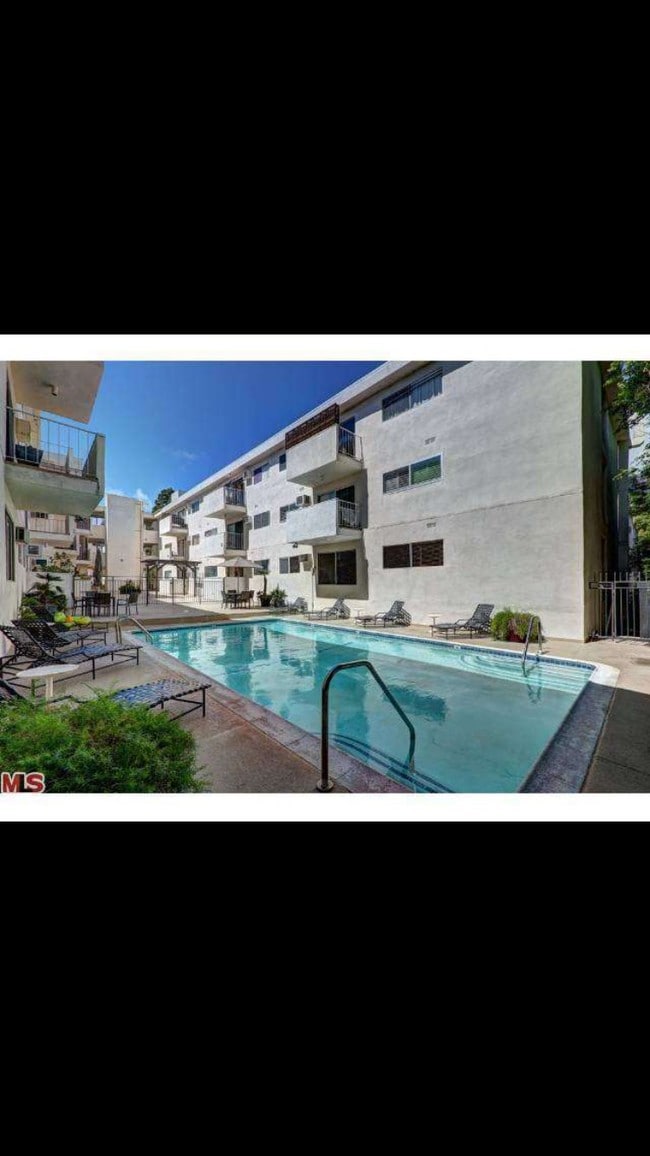 pool - 960 Larrabee St