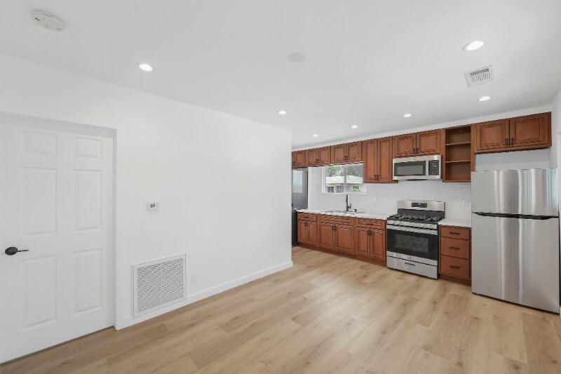 Building Photo - 510 E Palmer Ave