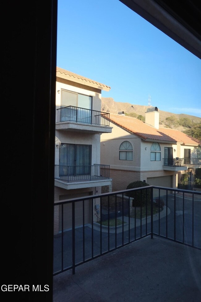 Building Photo - 4614 N Stanton St