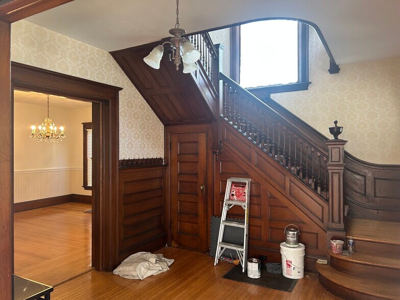 Stairway - 229 N Lowell Ave