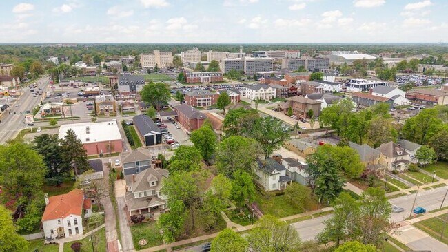 Building Photo - 1147 E Elm St