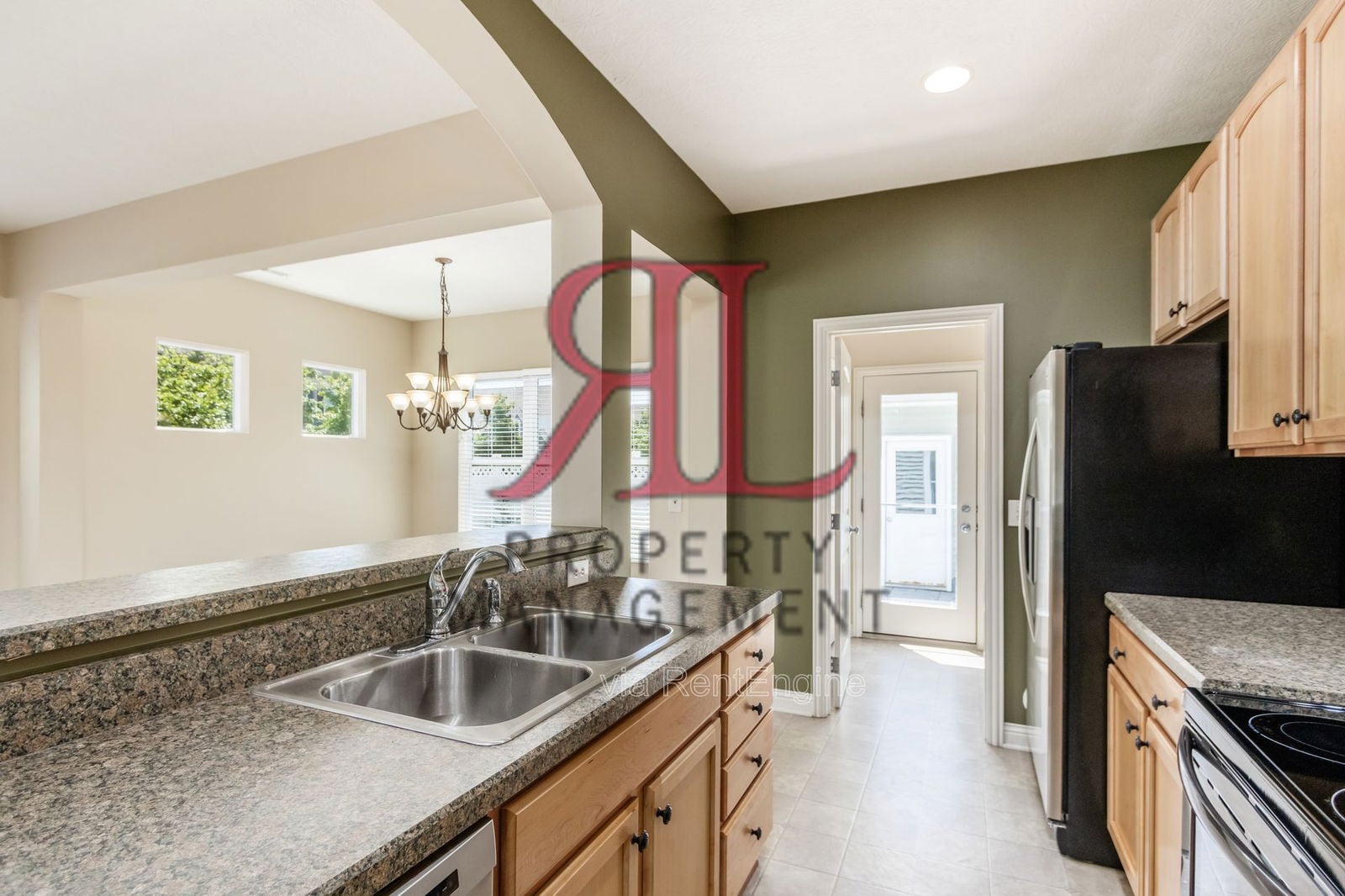 Building Photo - 6167 Upper Albany Xing Dr