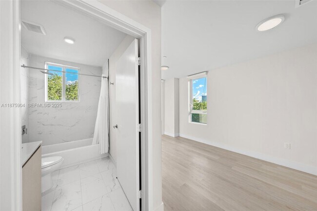 Building Photo - 2555 NE 193rd St