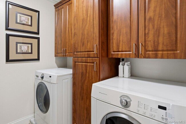 Building Photo - 336 Trotting Ln