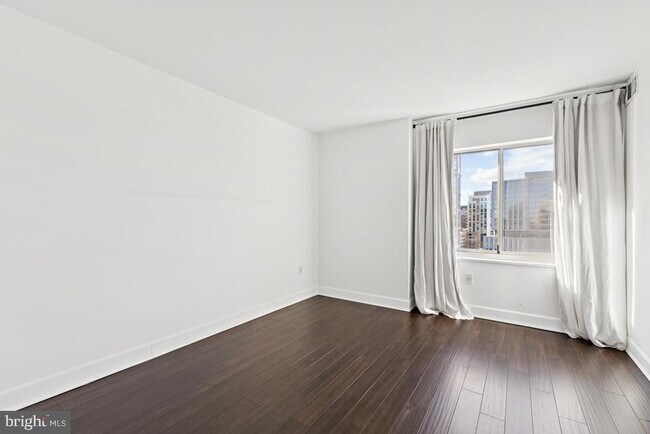 Building Photo - 2151 Jamieson Ave