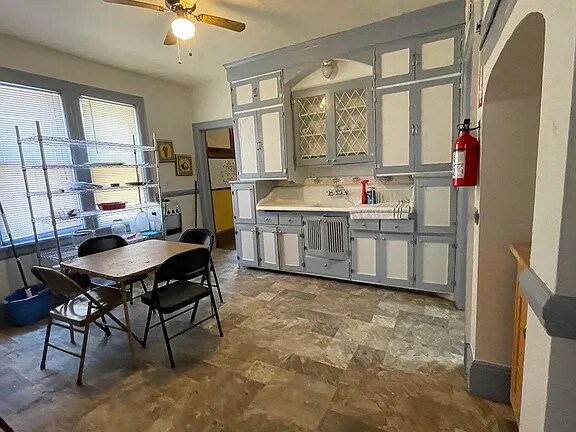 Building Photo - 912 W Hadley St