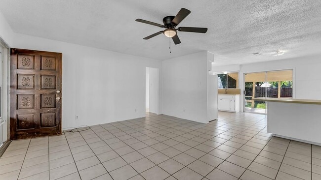 Building Photo - 848 Pecan Ln